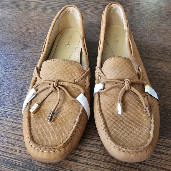 MICHAEL Michael Kors Brown Leather Sutton Moccasin Size Women's 9 NEW - Picture 1 of 13